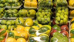 Fruits et légumes : emballage plastique, le retour…