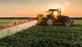 Épandage des pesticides à proximité des habitations : un collectif d’ONG attaque les chartes illégales de la profession agricole